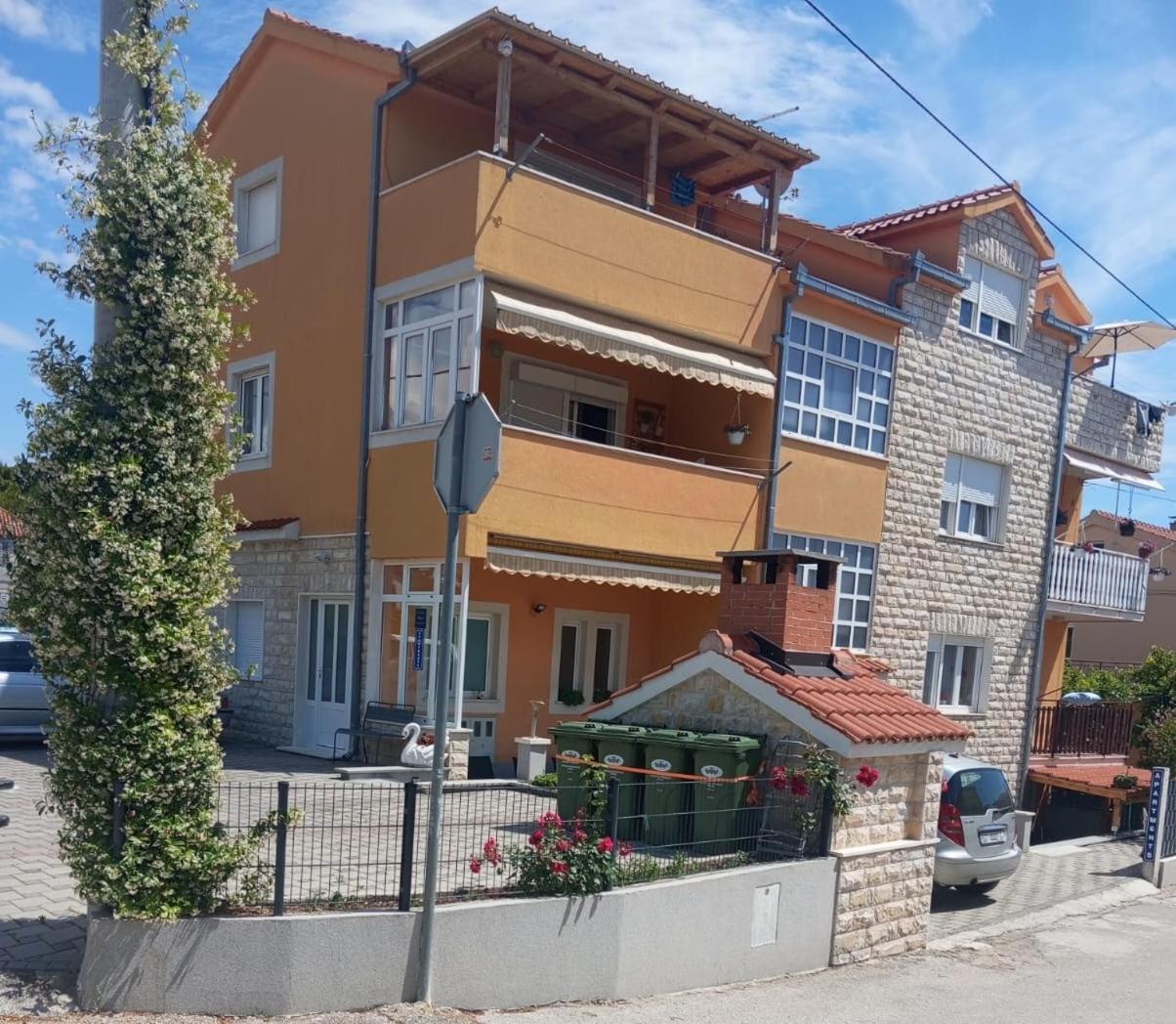 拉达尔公寓 Kaštela 外观 照片